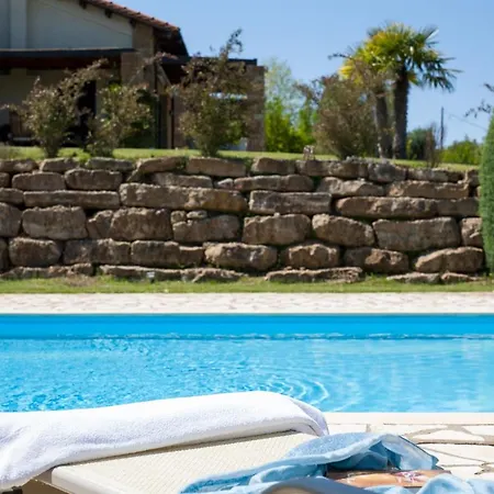 Villa Ng Sani Villas *